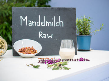 Mandelmilch Raw
